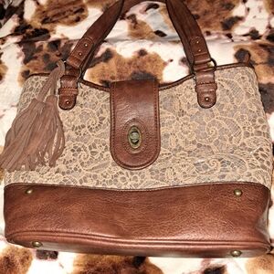 Justin conceal carry shoulder bag